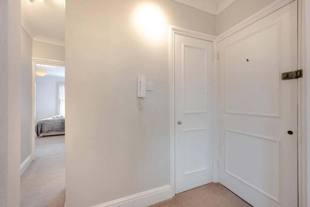 Апартаменти Cosy 2 Bed In Kensington Olympia Лондон Екстер'єр фото